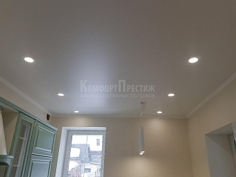 классический натяжной потолок 11